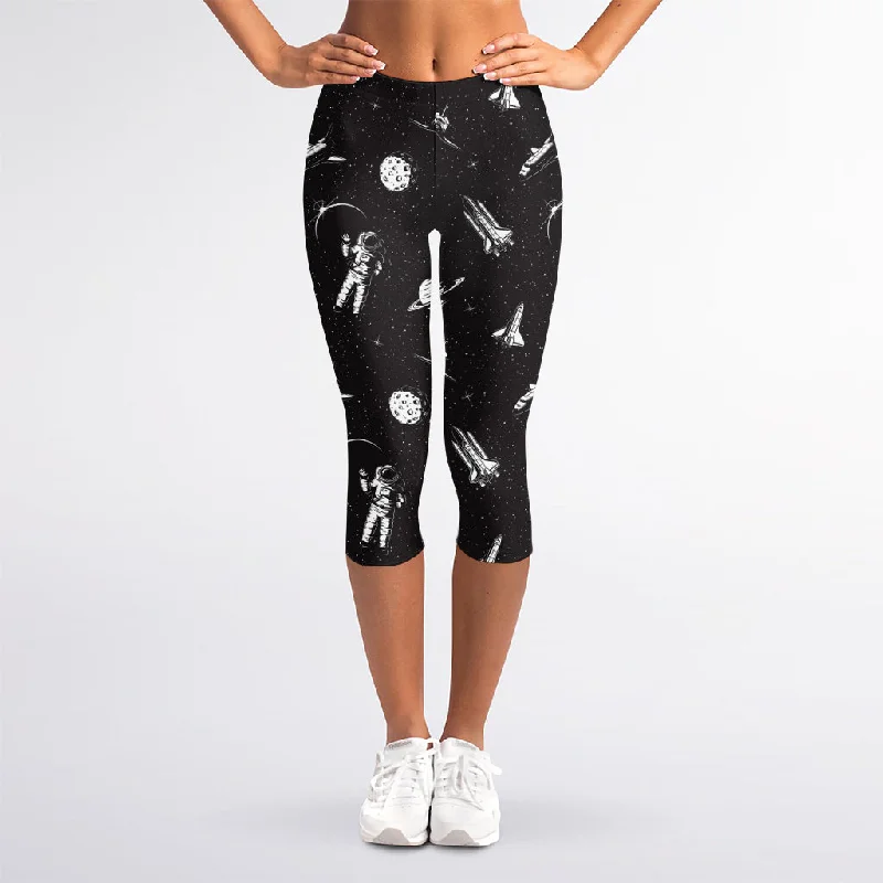 Astronaut In Space Pattern Print Women's Capri Leggings