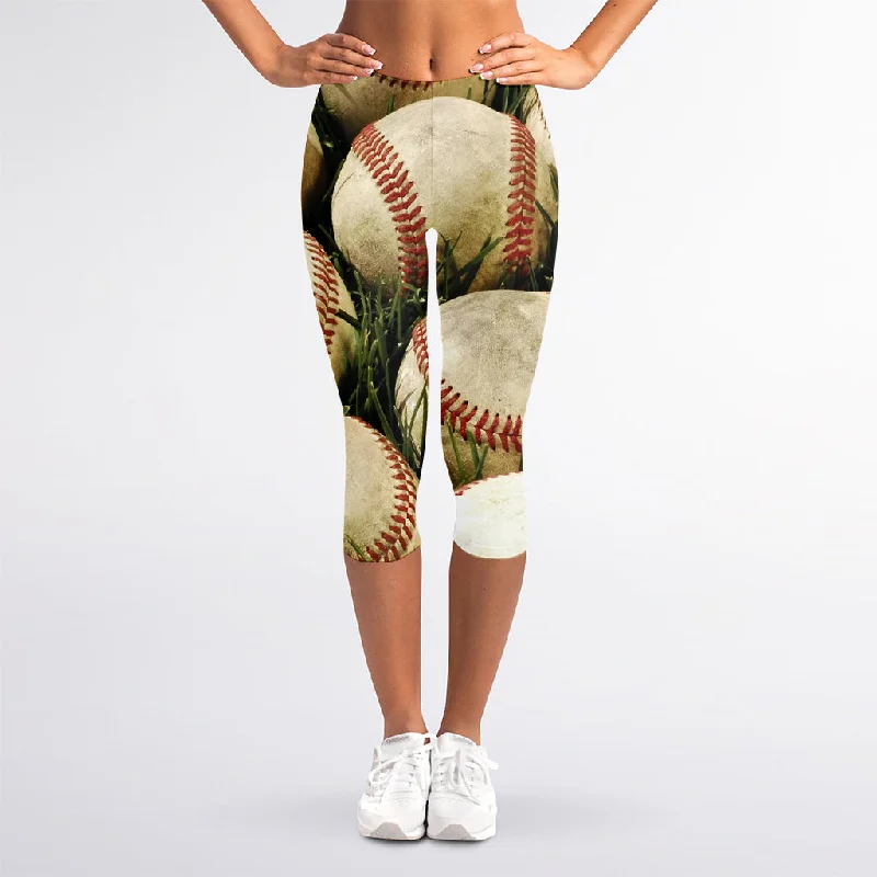 Baseballs On Field Print Women's Capri Leggings