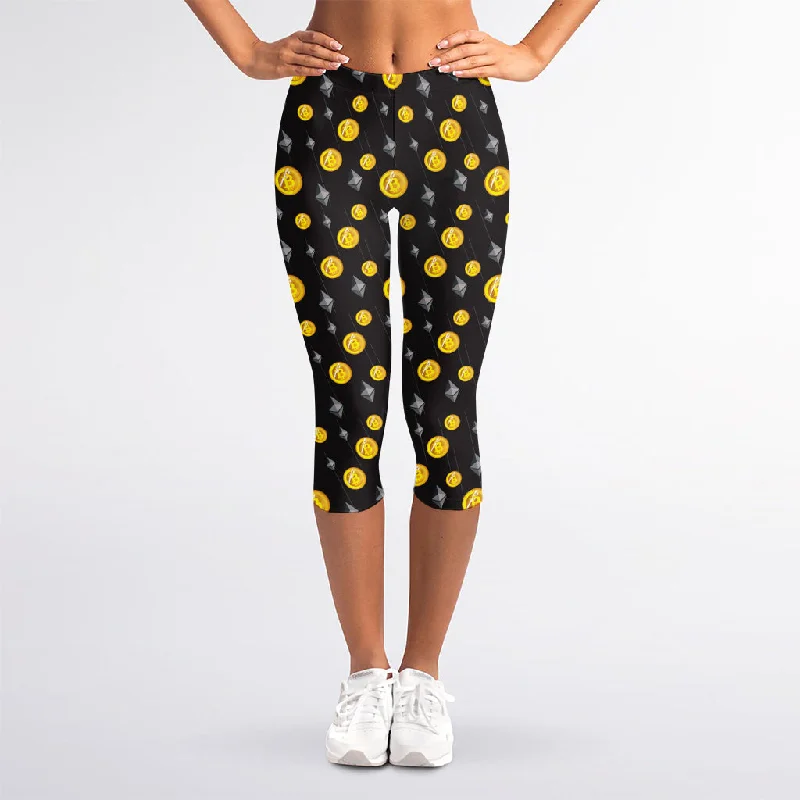 Bitcoin And Ethereum Pattern Print Women's Capri Leggings