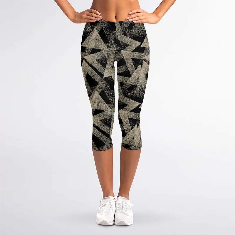 Black And Beige Geometric Triangle Print Women's Capri Leggings