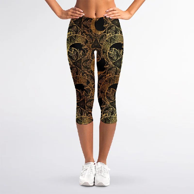 Black And Gold Celestial Pattern Print Women's Capri Leggings