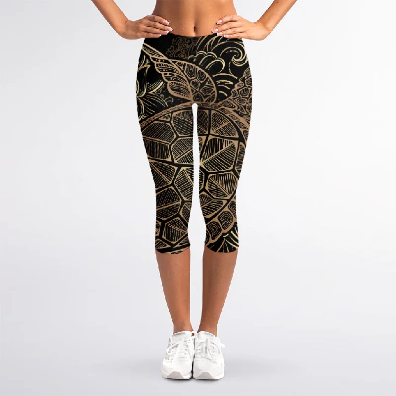 Black And Gold Sea Turtle Print Women's Capri Leggings