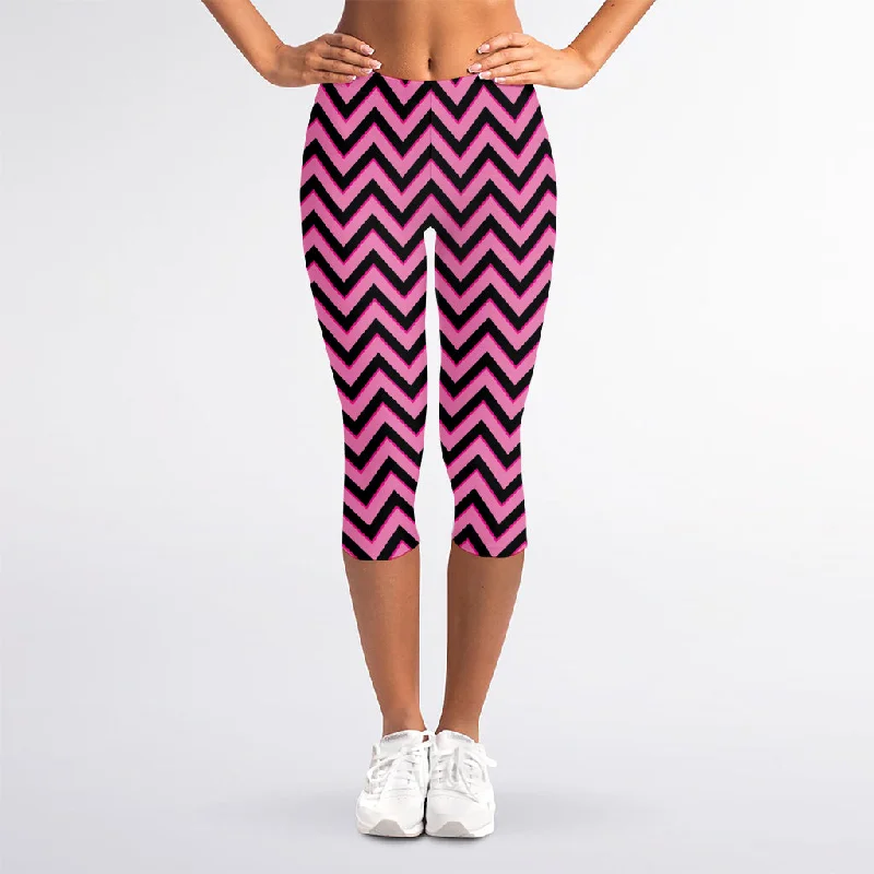 Black And Pink Chevron Pattern Print Women's Capri Leggings