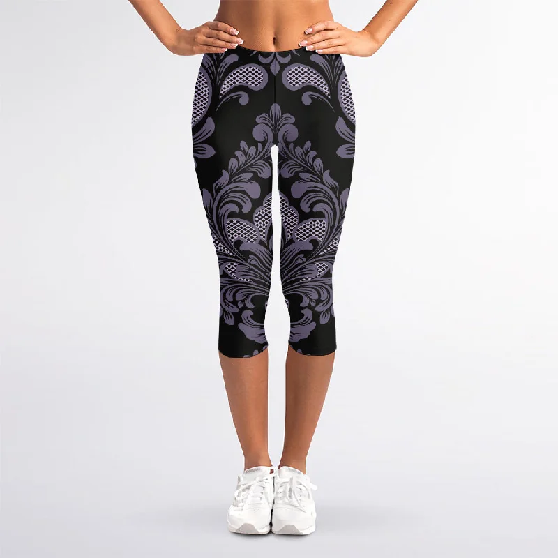 Black And Purple Damask Pattern Print Women's Capri Leggings