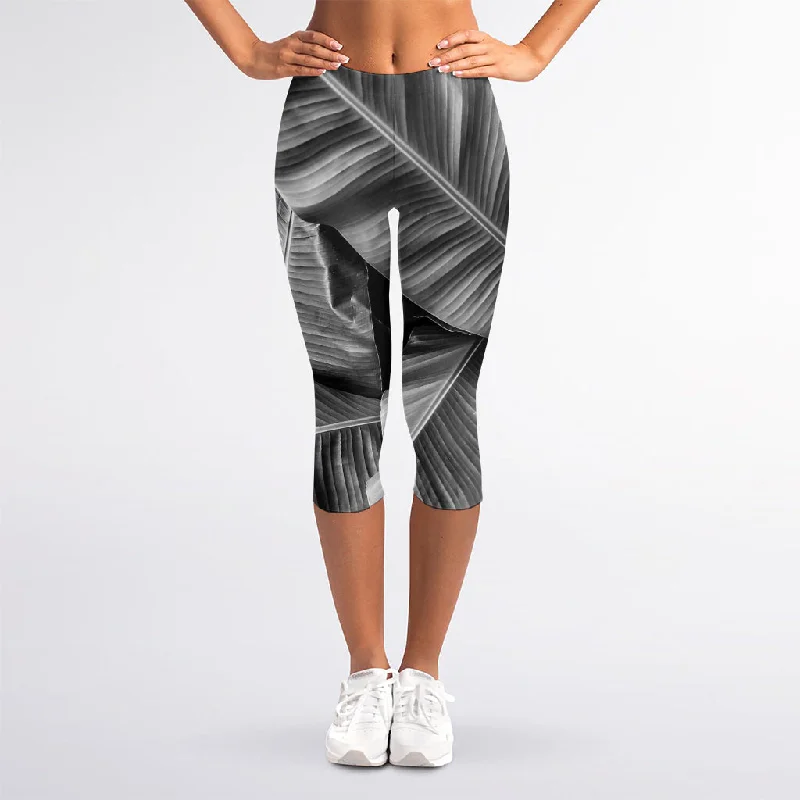 Black And White Banana Leaf Print Women's Capri Leggings