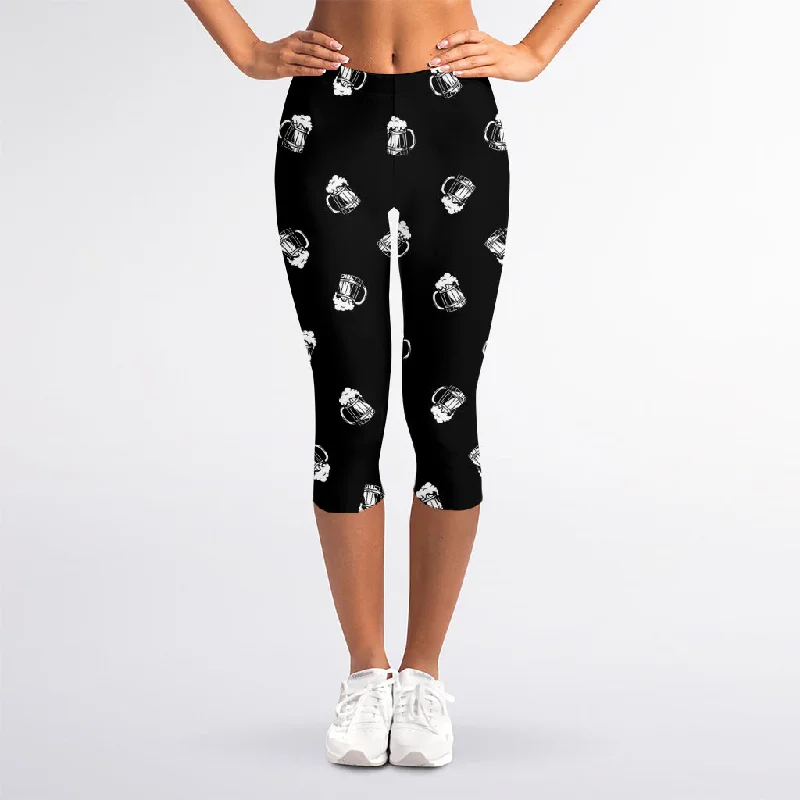 Black And White Beer Pattern Print Women's Capri Leggings