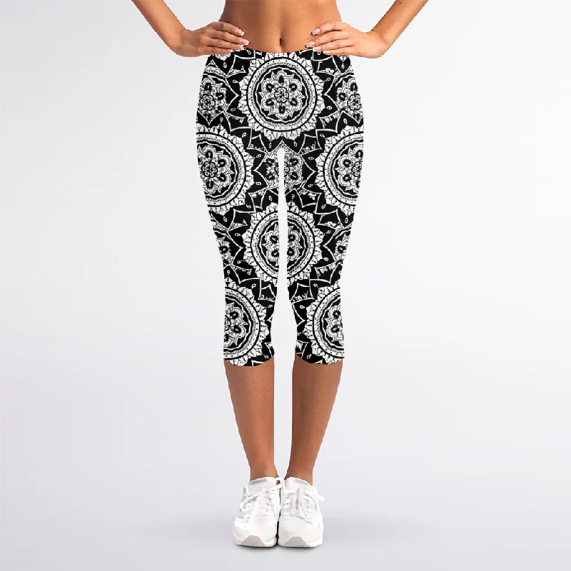 Black And White Boho Mandala Print Women's Capri Leggings