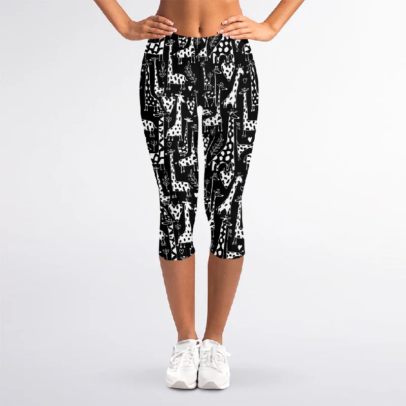 Black And White Cartoon Giraffe Print Women's Capri Leggings