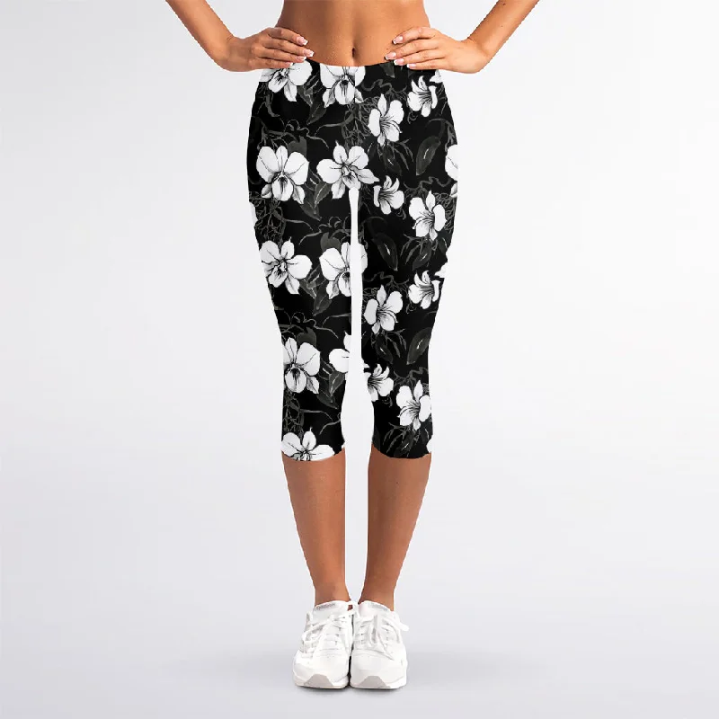 Black And White Cattleya Pattern Print Women's Capri Leggings