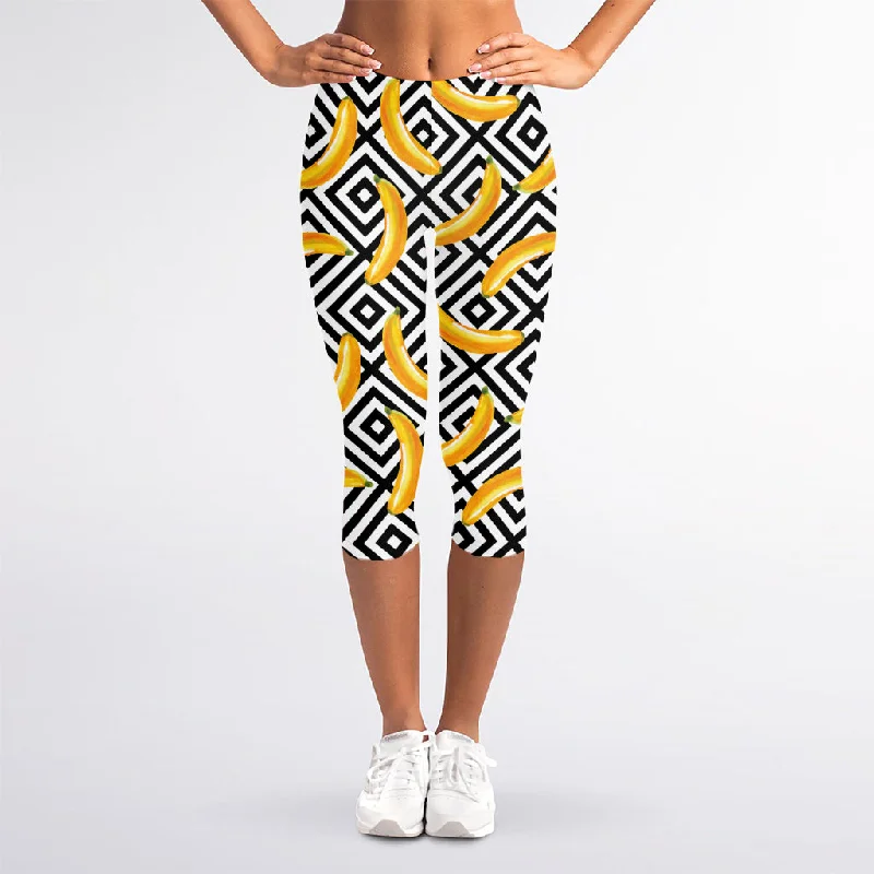 Black And White Geometric Banana Print Women's Capri Leggings