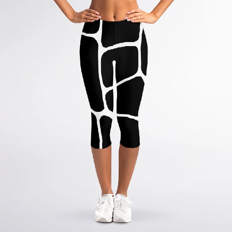 Black And White Giraffe Pattern Print Women's Capri Leggings