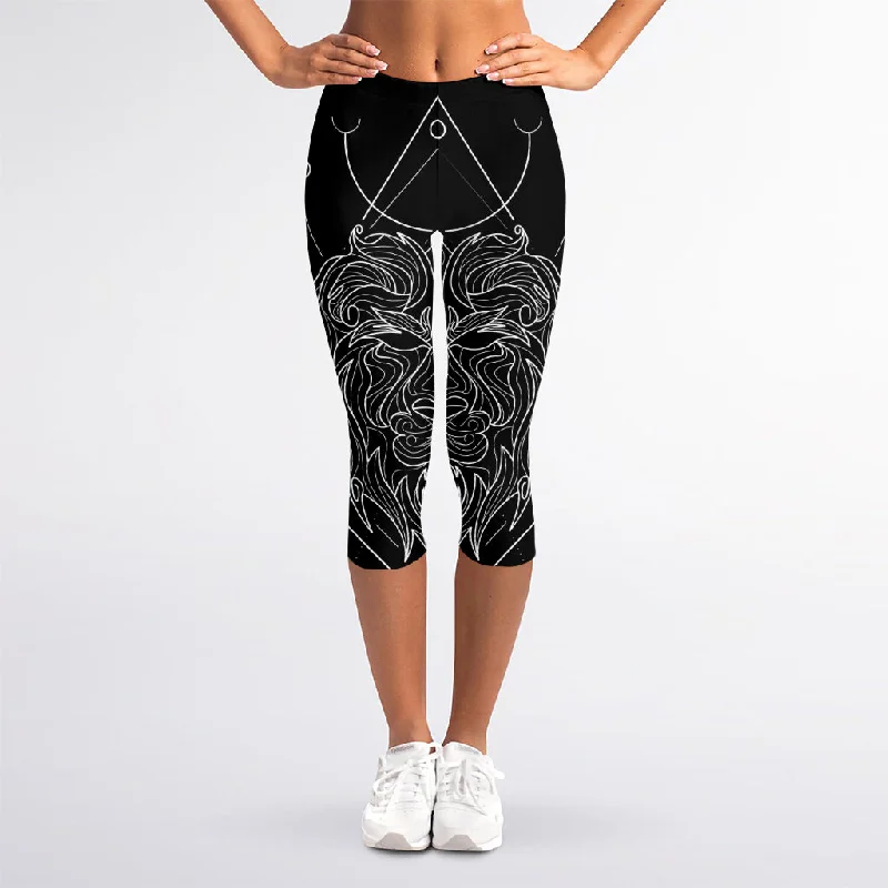 Black And White Leo Sign Print Women's Capri Leggings