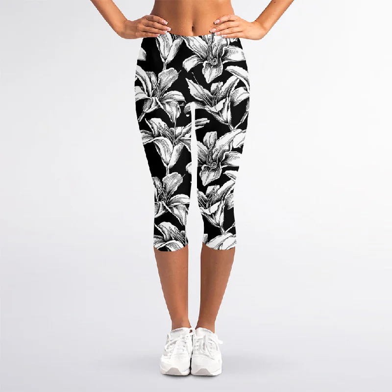 Black And White Lily Pattern Print Women's Capri Leggings