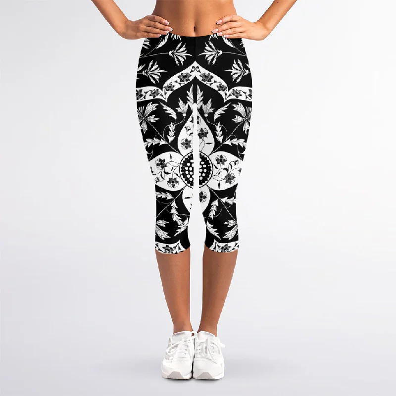 Black And White Lotus Mandala Print Women's Capri Leggings