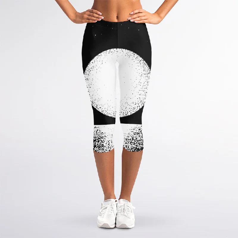 Black And White Moonlight Print Women's Capri Leggings