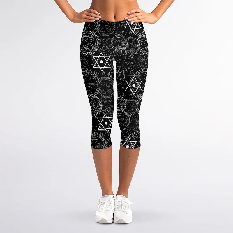 Black And White Mystic Witch Print Women's Capri Leggings