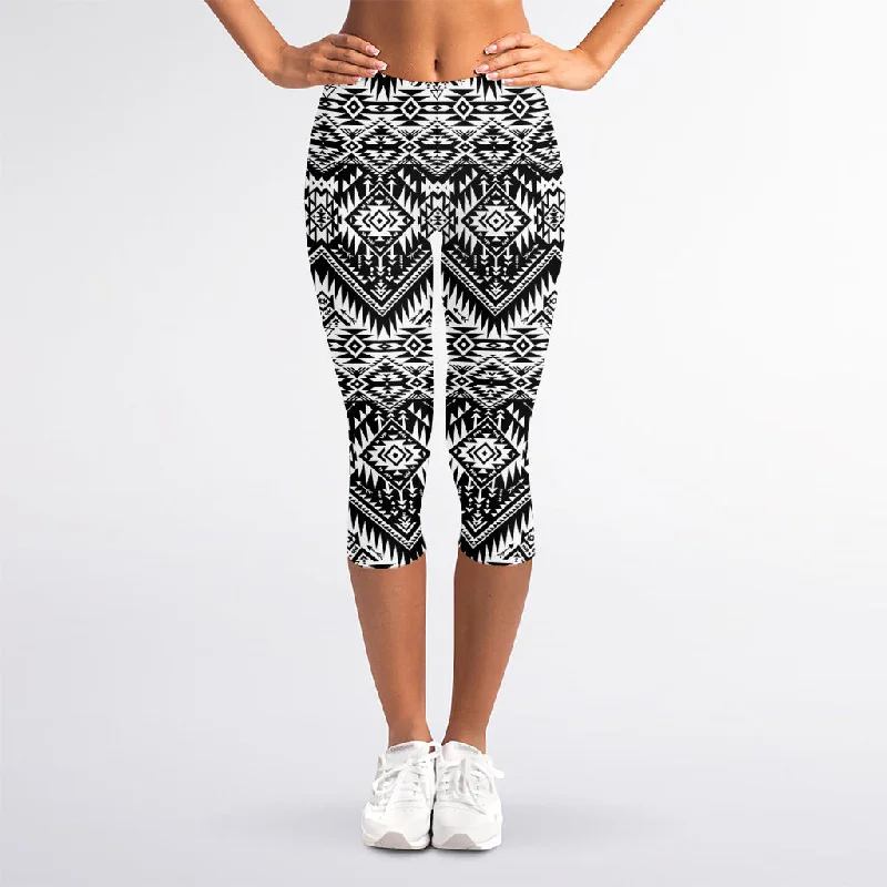 Black And White Navajo Print Women's Capri Leggings