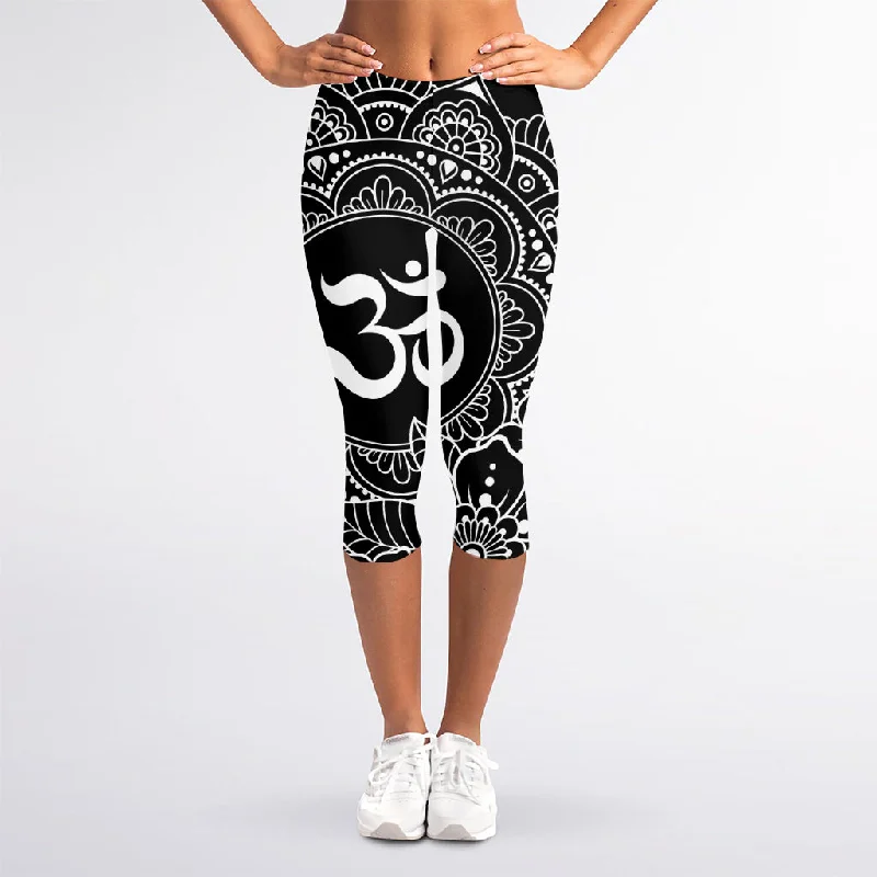 Black And White Om Print Women's Capri Leggings