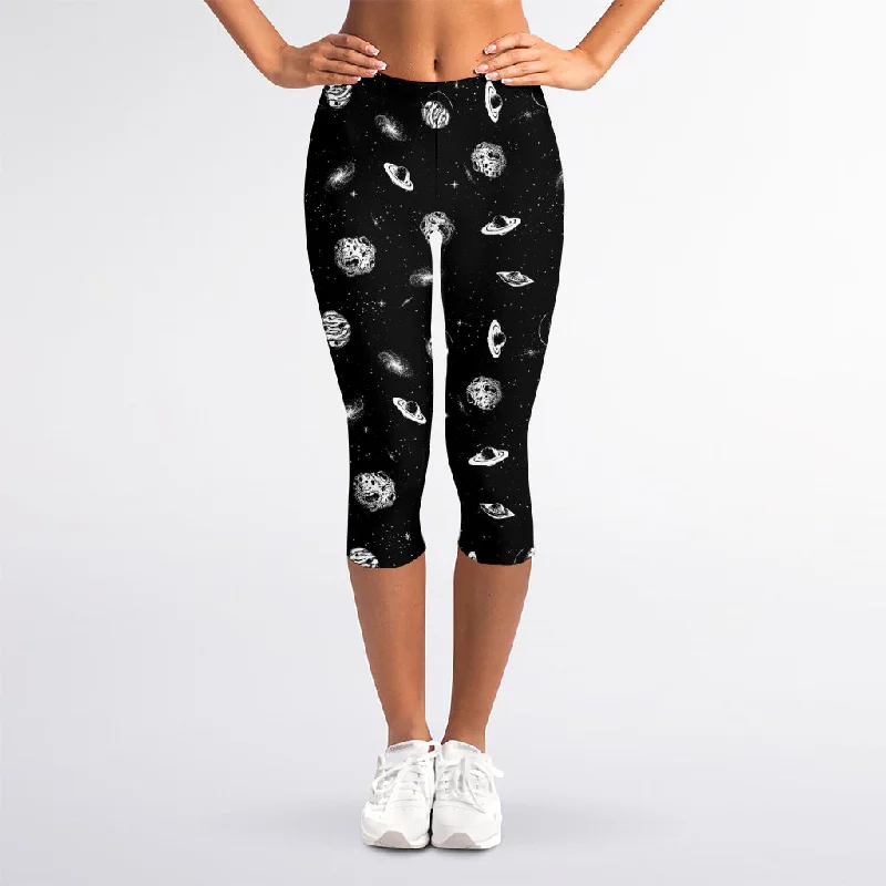 Black And White UFO Pattern Print Women's Capri Leggings