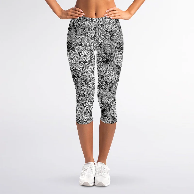 Black And White Western Flower Print Women's Capri Leggings