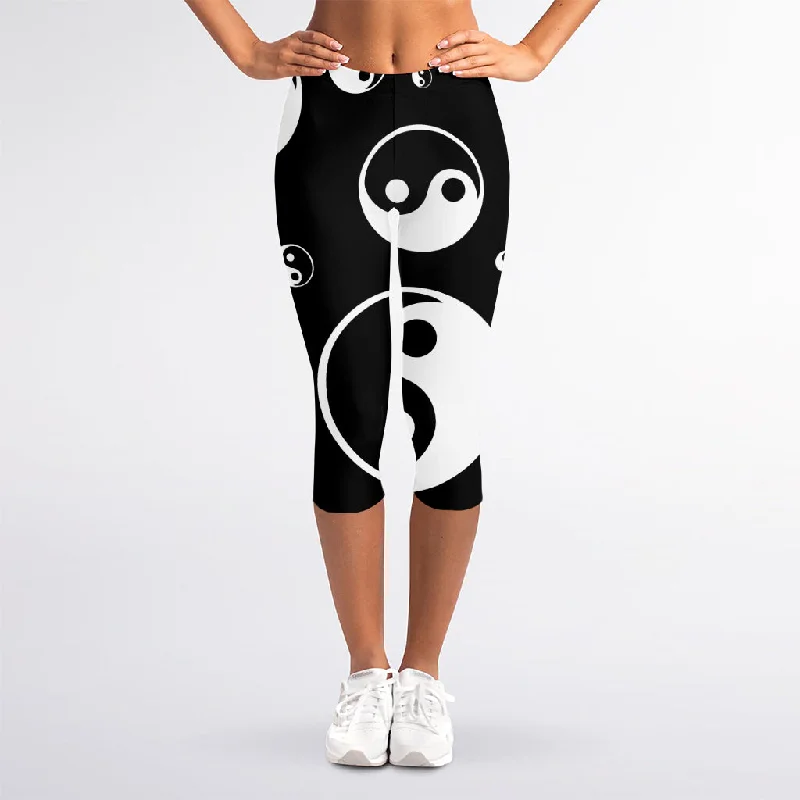 Black And White Yin Yang Pattern Print Women's Capri Leggings