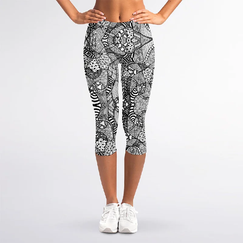 Black And White Zentangle Pattern Print Women's Capri Leggings